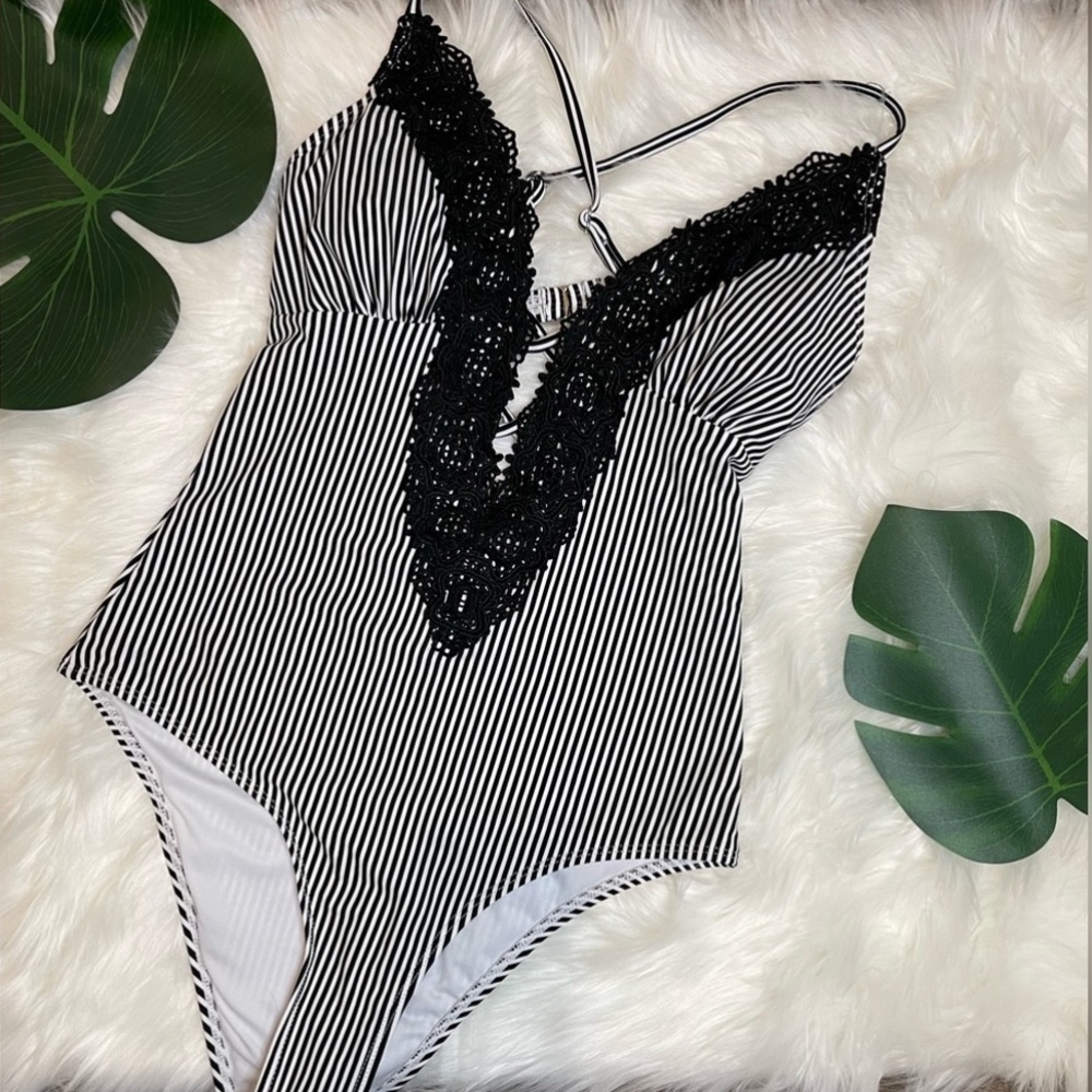 CUPSHE Women's Ladies Vintage Lace One Piece Swimwear Bathing Suit